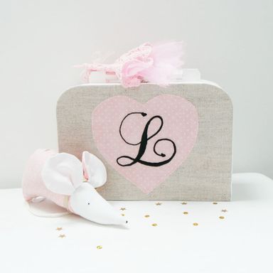 Valisette avec monogramme brodé à la main